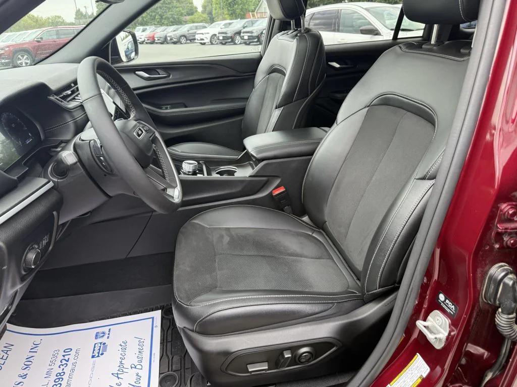 used 2024 Jeep Grand Cherokee car, priced at $37,990