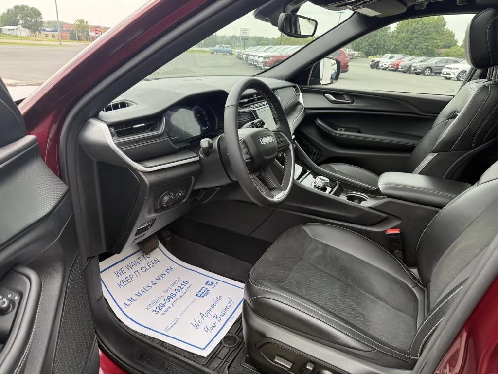 used 2024 Jeep Grand Cherokee car, priced at $37,990