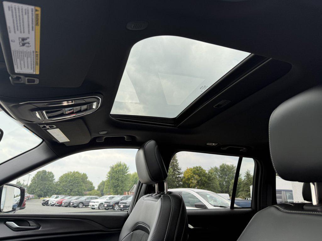 used 2024 Jeep Grand Cherokee car, priced at $37,990