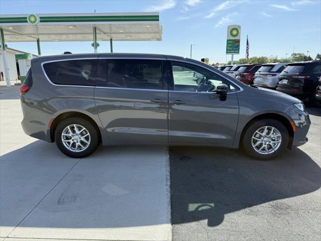 new 2025 Chrysler Pacifica car, priced at $42,020