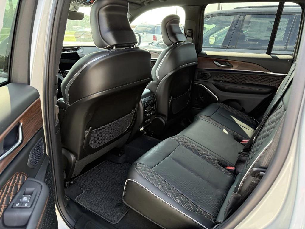 new 2025 Jeep Grand Cherokee car, priced at $56,500