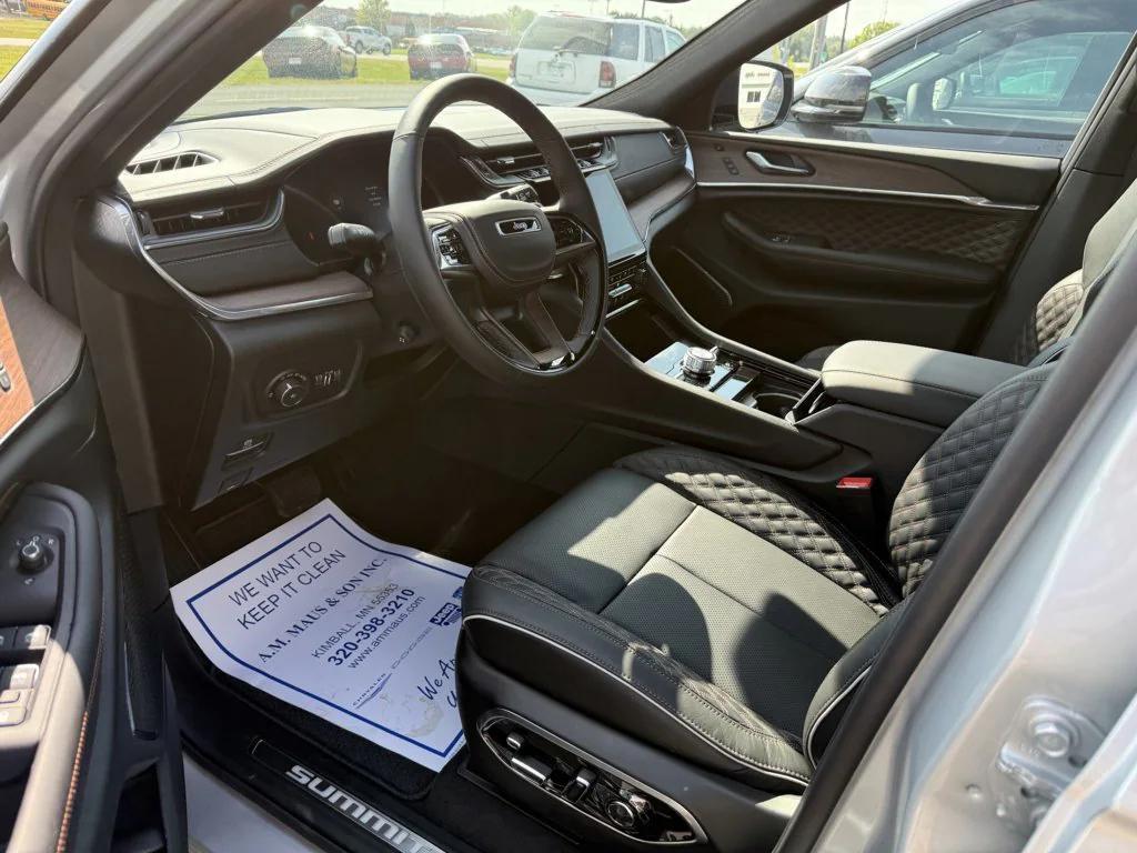 new 2025 Jeep Grand Cherokee car, priced at $56,500
