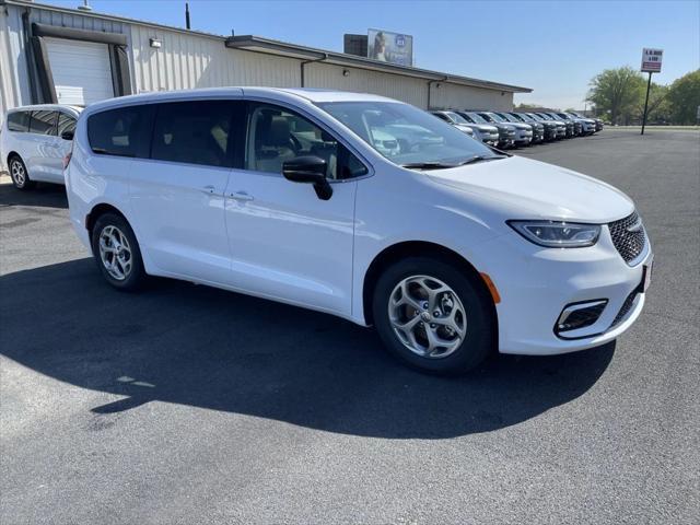 new 2024 Chrysler Pacifica car, priced at $44,887