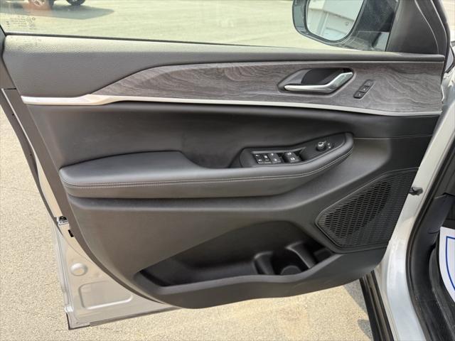 used 2024 Jeep Grand Cherokee L car, priced at $39,990
