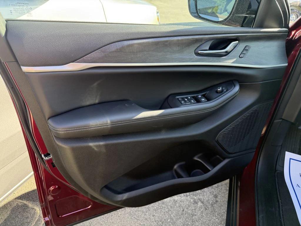 new 2025 Jeep Grand Cherokee L car, priced at $53,029