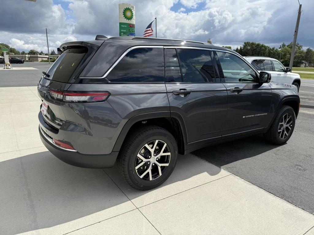 new 2025 Jeep Grand Cherokee car, priced at $48,490