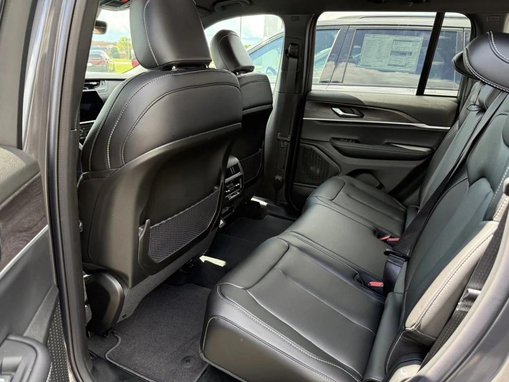 new 2025 Jeep Grand Cherokee car, priced at $48,490