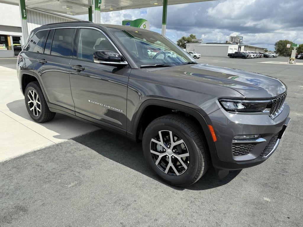 new 2025 Jeep Grand Cherokee car, priced at $48,490
