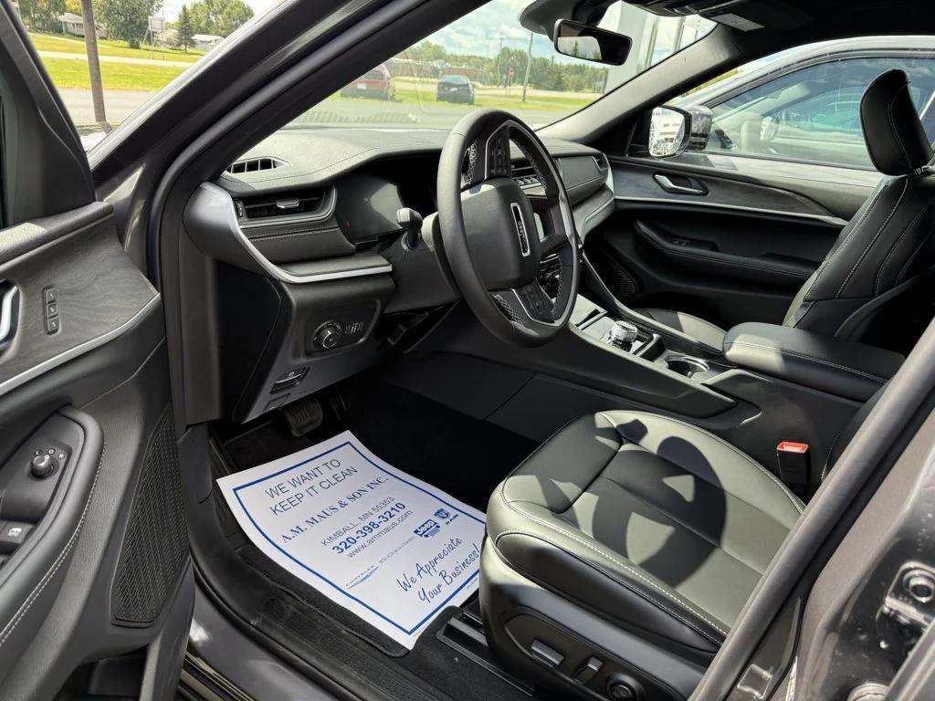 new 2025 Jeep Grand Cherokee car, priced at $48,490