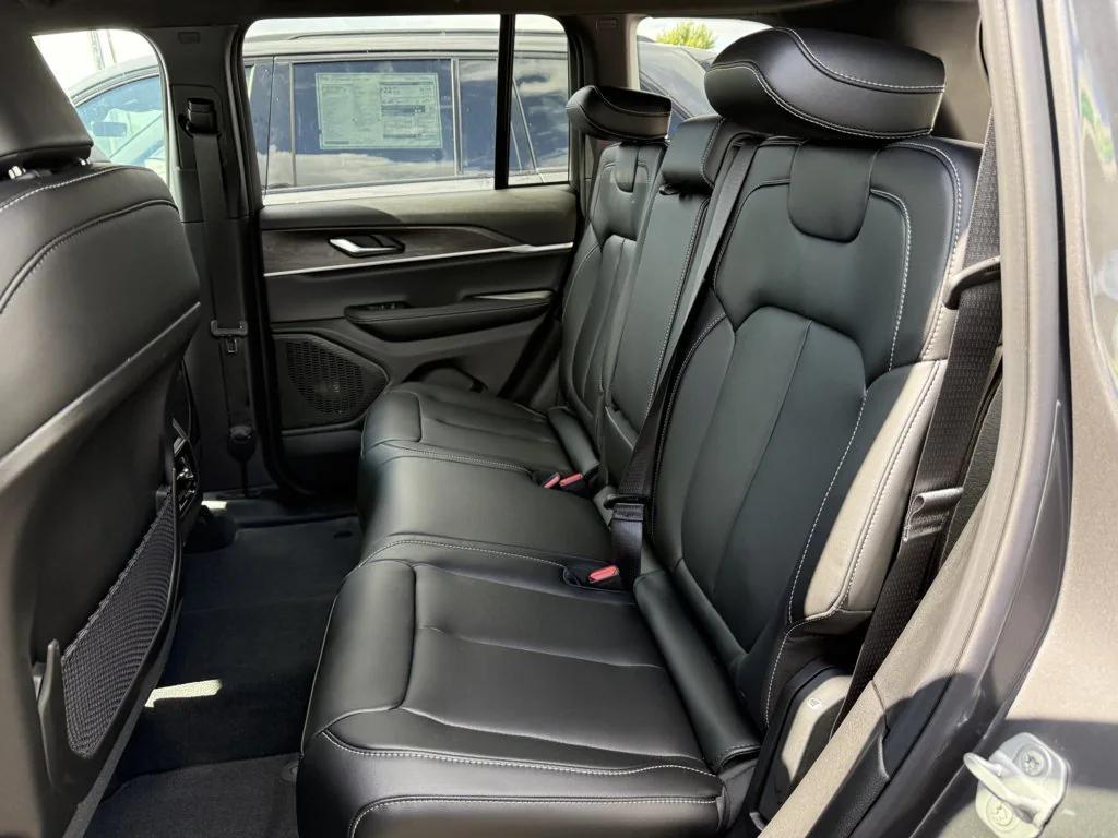 new 2025 Jeep Grand Cherokee car, priced at $48,490