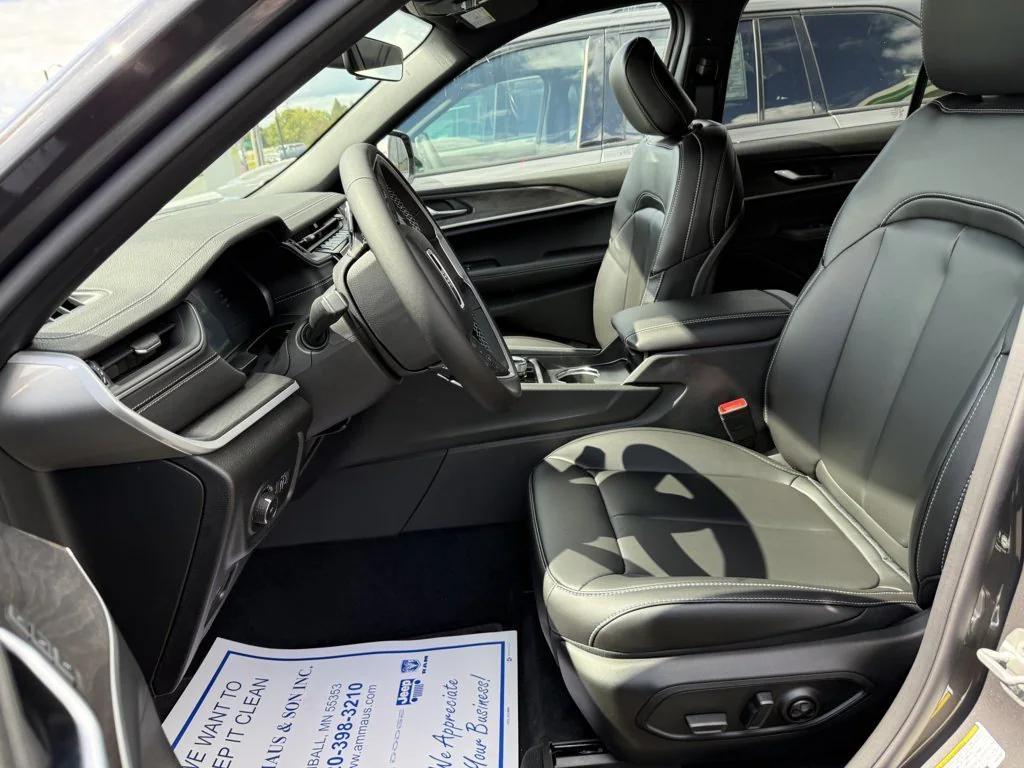 new 2025 Jeep Grand Cherokee car, priced at $48,490