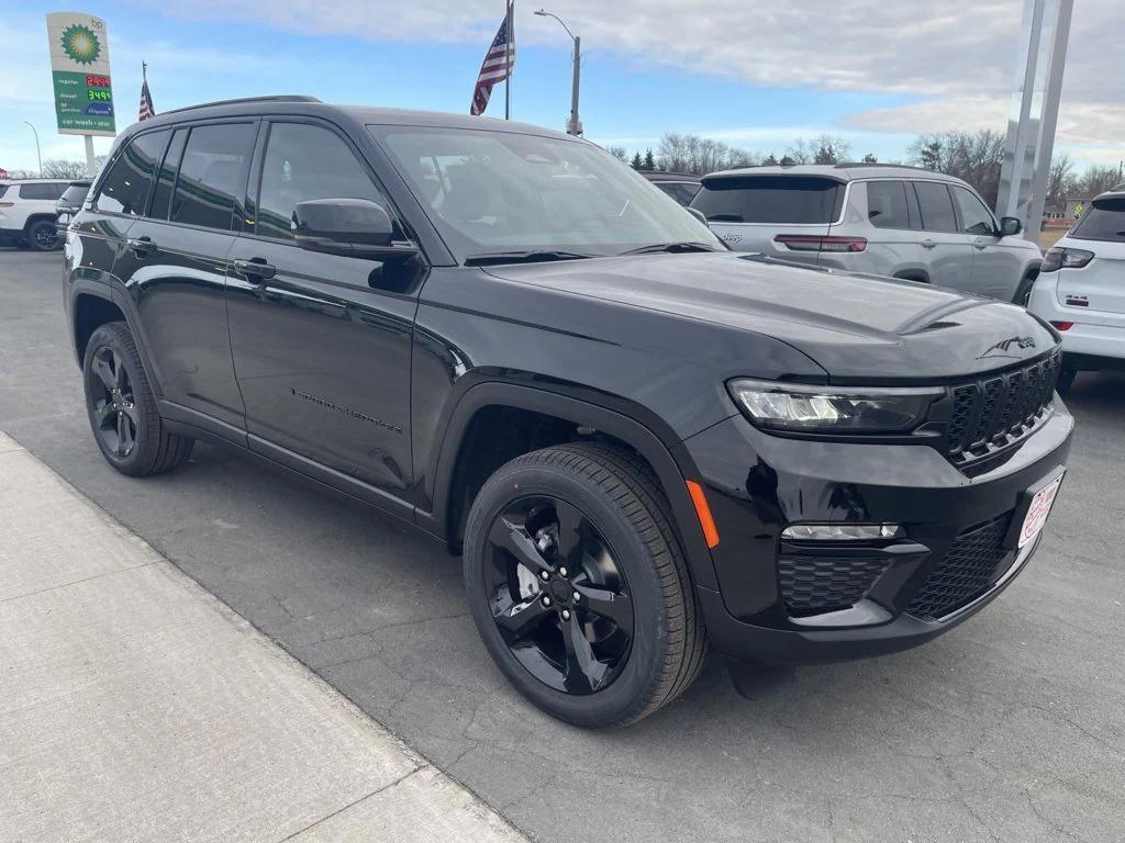 new 2025 Jeep Grand Cherokee car, priced at $45,404