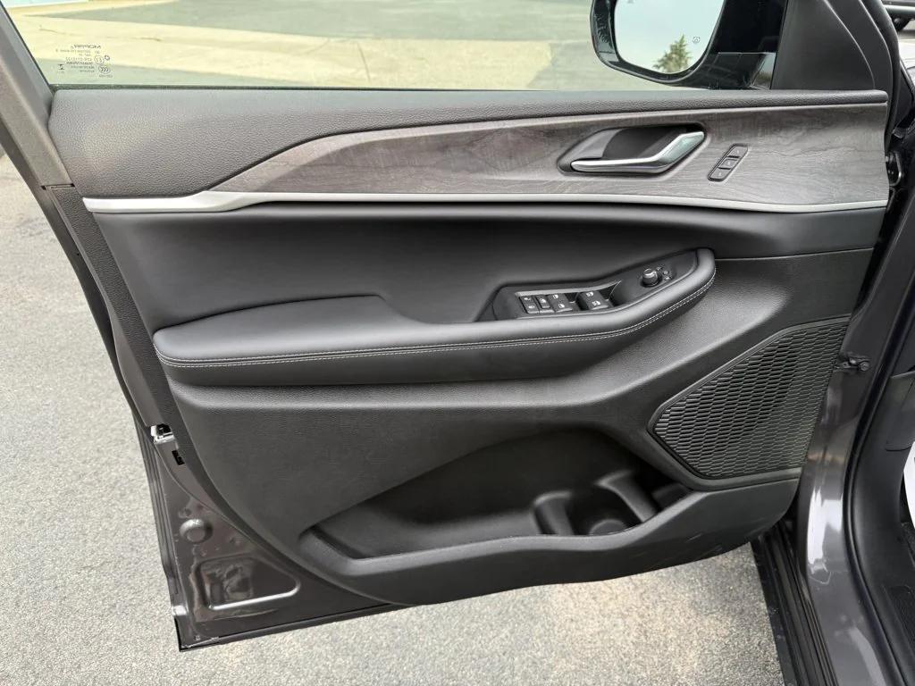 new 2025 Jeep Grand Cherokee L car, priced at $51,428