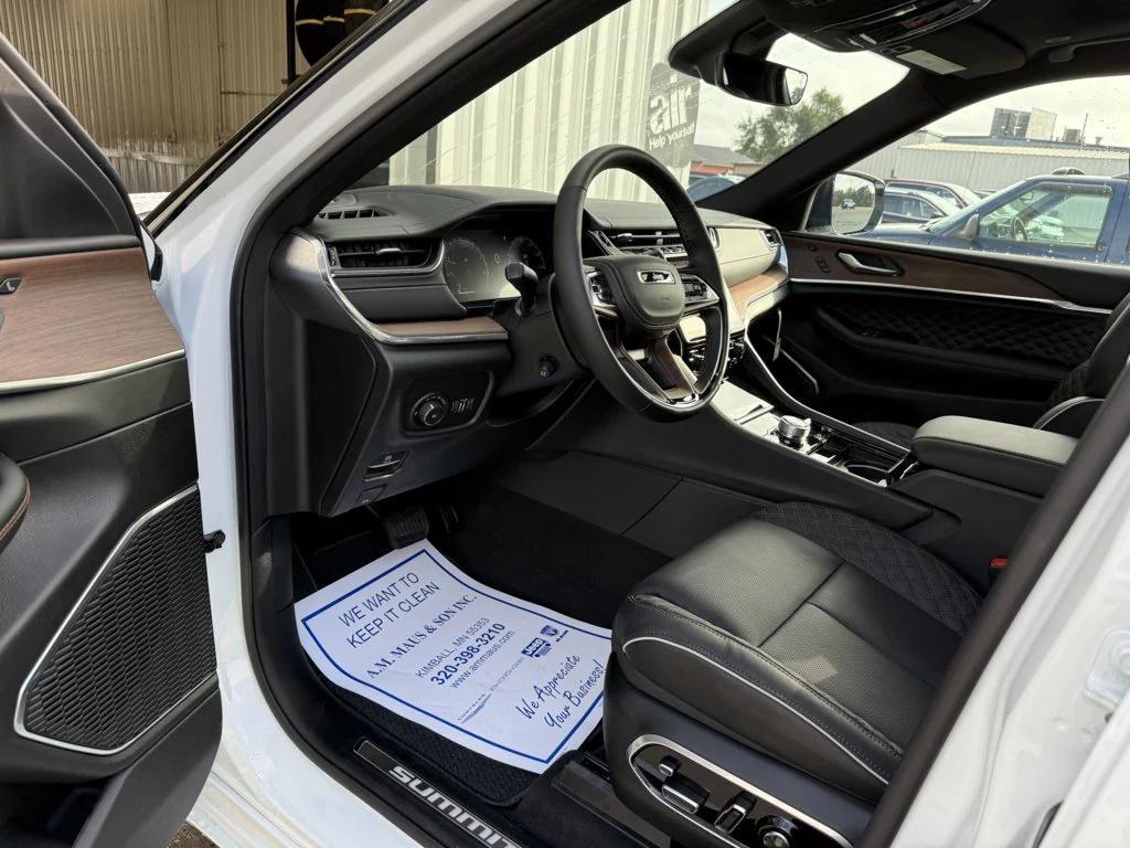 new 2025 Jeep Grand Cherokee car, priced at $55,964