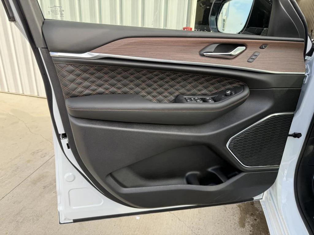 new 2025 Jeep Grand Cherokee car, priced at $55,964