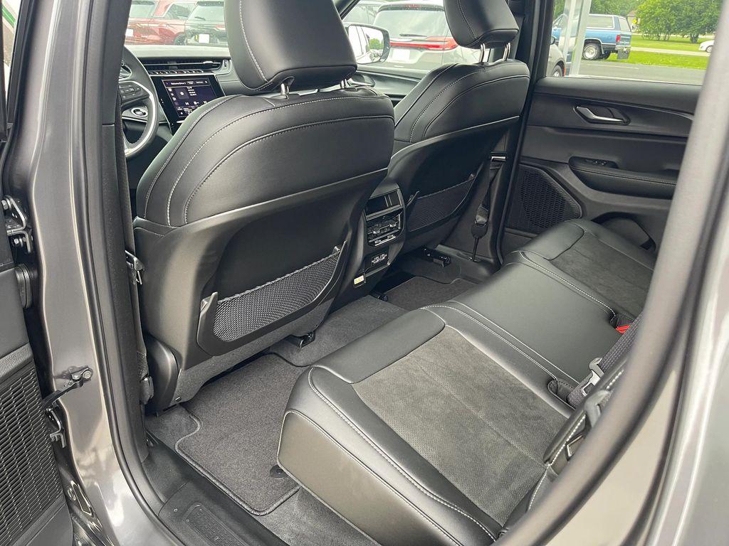 new 2025 Jeep Grand Cherokee car, priced at $44,209