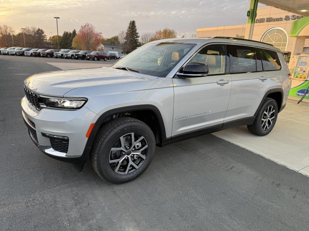 new 2025 Jeep Grand Cherokee L car, priced at $45,723