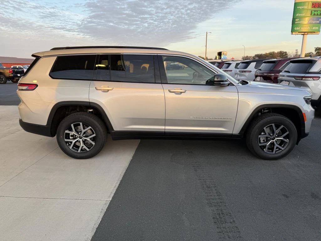 new 2025 Jeep Grand Cherokee L car, priced at $45,723