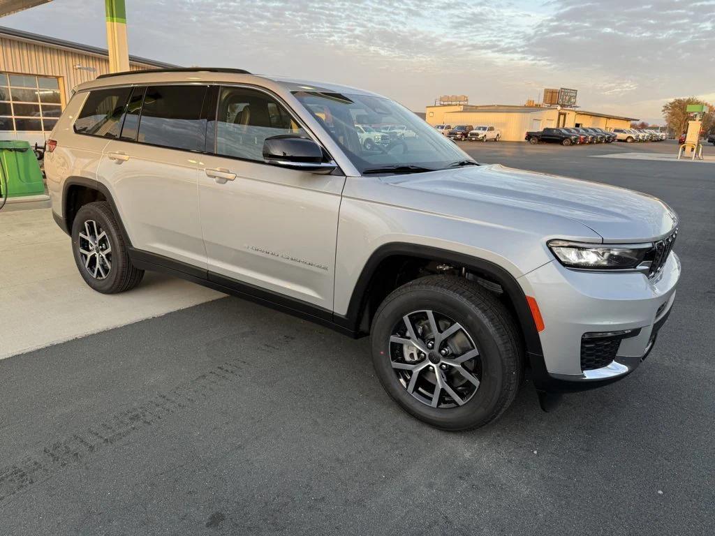 new 2025 Jeep Grand Cherokee L car, priced at $45,723