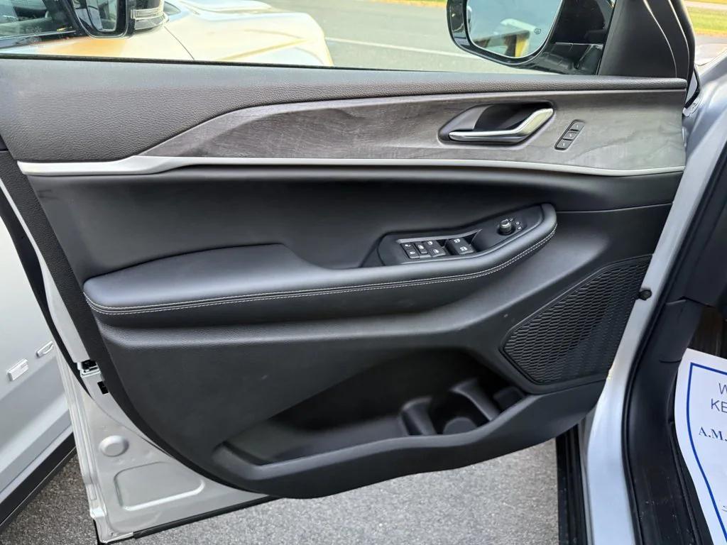 new 2025 Jeep Grand Cherokee L car, priced at $45,723