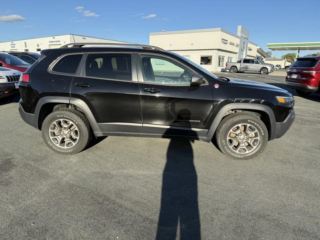 used 2020 Jeep Cherokee car, priced at $18,990