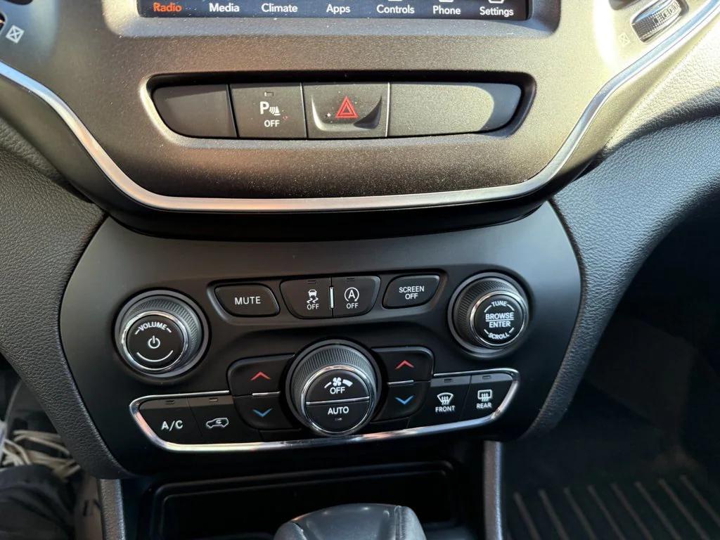 used 2020 Jeep Cherokee car, priced at $18,990