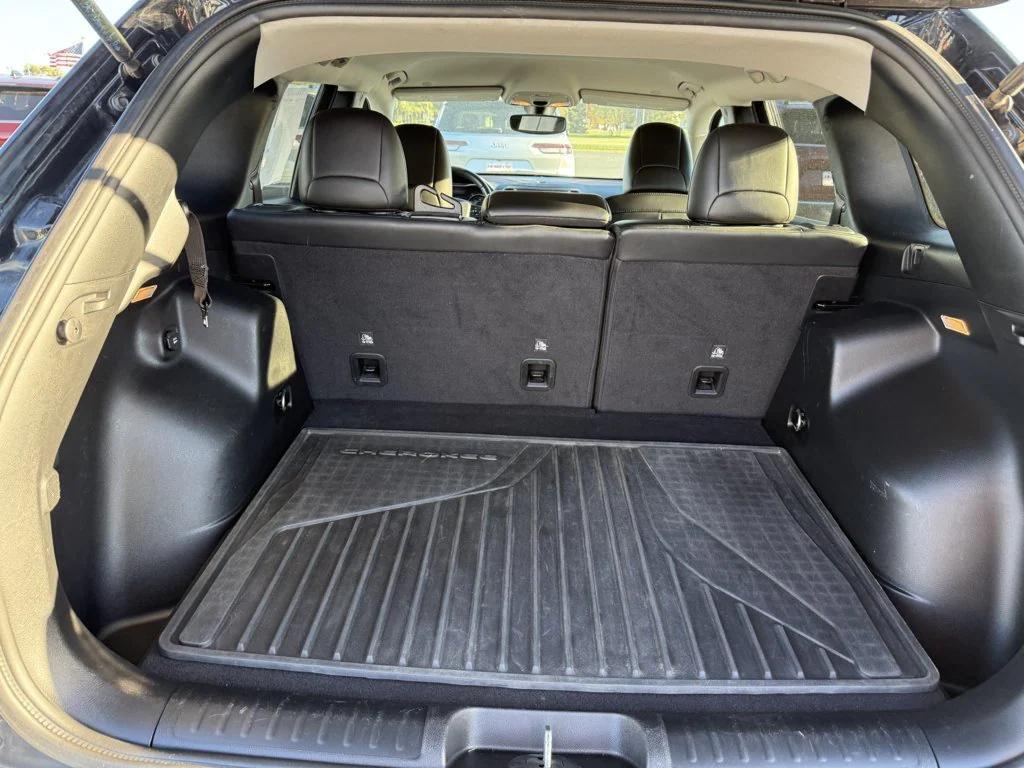 used 2020 Jeep Cherokee car, priced at $18,990