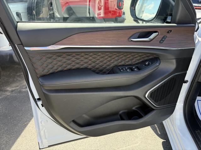 new 2025 Jeep Grand Cherokee car, priced at $56,583
