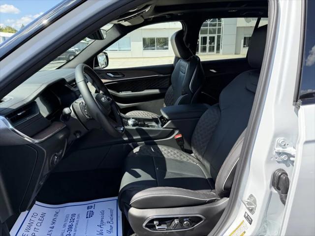 new 2025 Jeep Grand Cherokee car, priced at $56,583