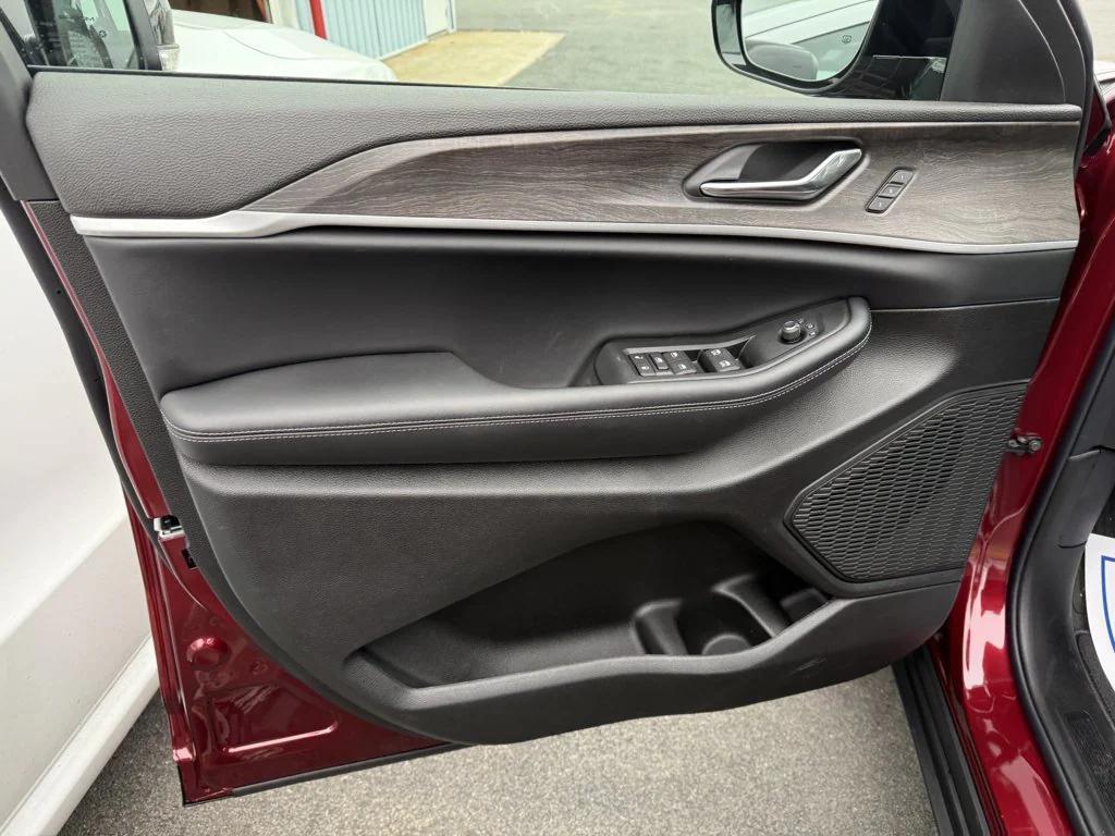 new 2025 Jeep Grand Cherokee L car, priced at $45,723