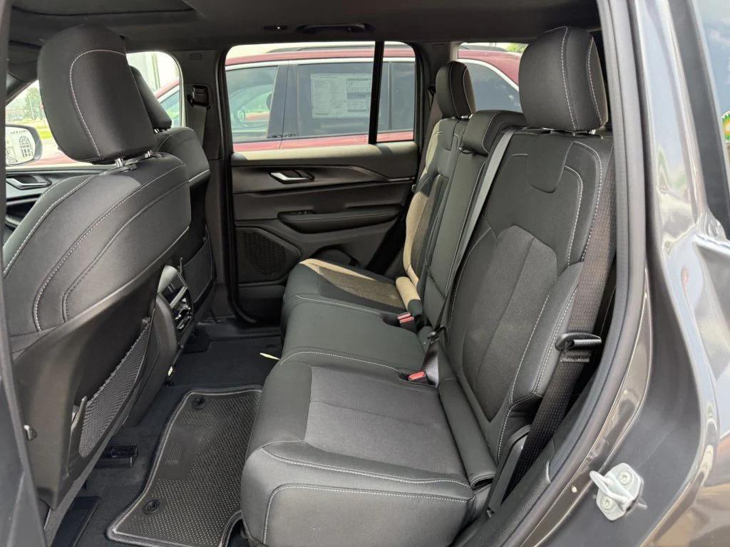 new 2025 Jeep Grand Cherokee car, priced at $38,927