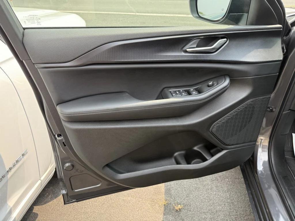 new 2025 Jeep Grand Cherokee car, priced at $38,927