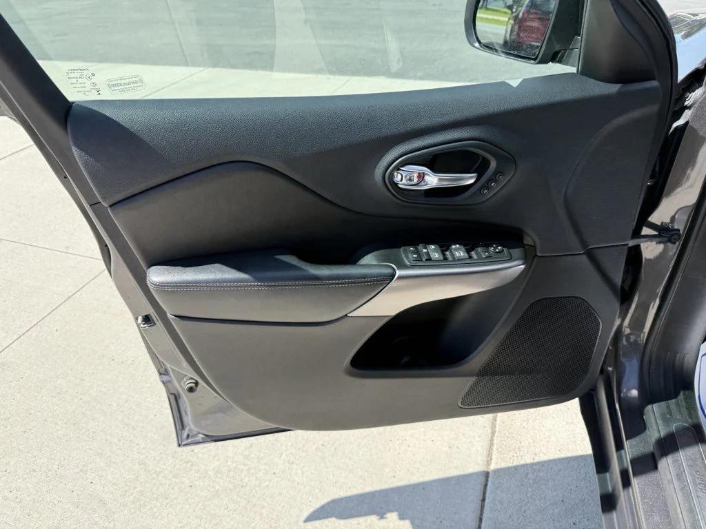 used 2019 Jeep Cherokee car, priced at $18,990
