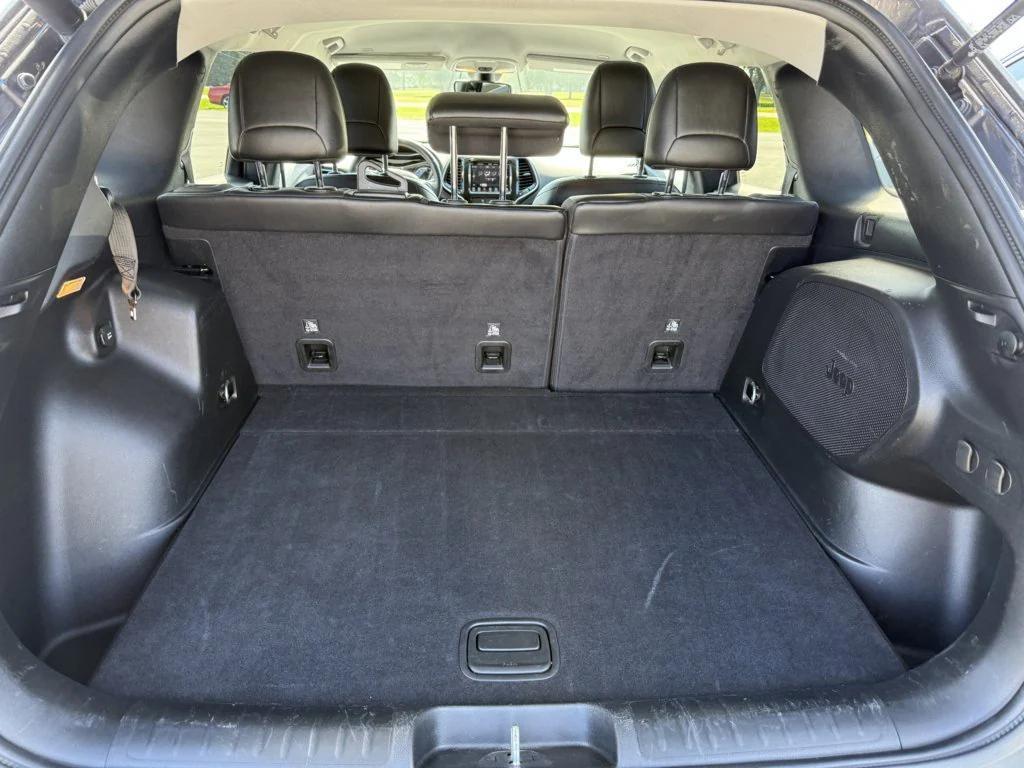 used 2019 Jeep Cherokee car, priced at $18,990