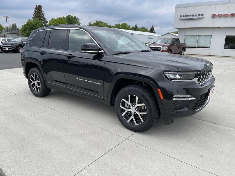 new 2024 Jeep Grand Cherokee car, priced at $47,142