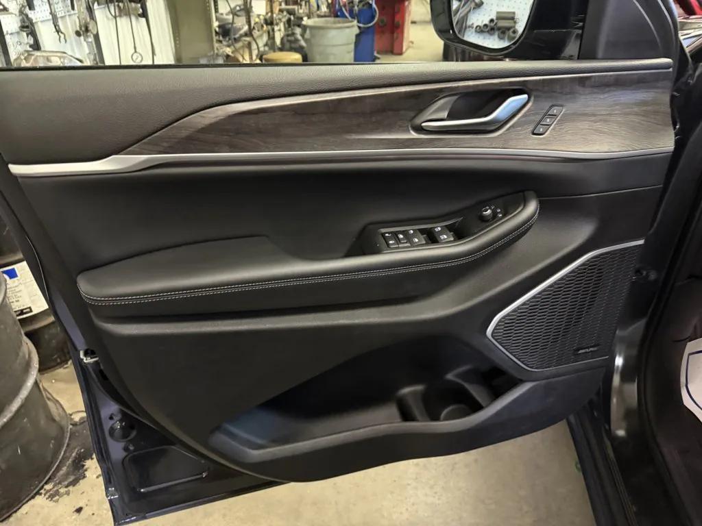 used 2024 Jeep Grand Cherokee car, priced at $37,990