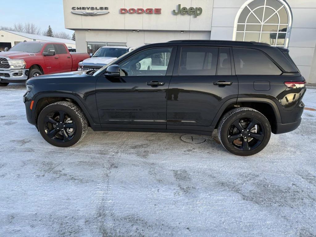 used 2024 Jeep Grand Cherokee car, priced at $37,990
