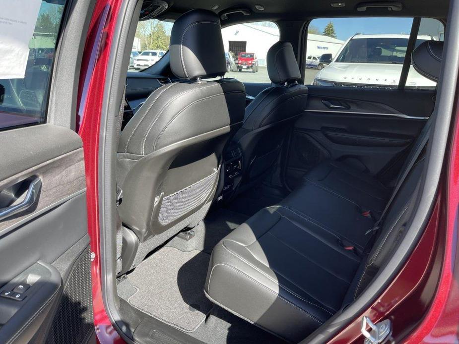 new 2024 Jeep Grand Cherokee car, priced at $47,379