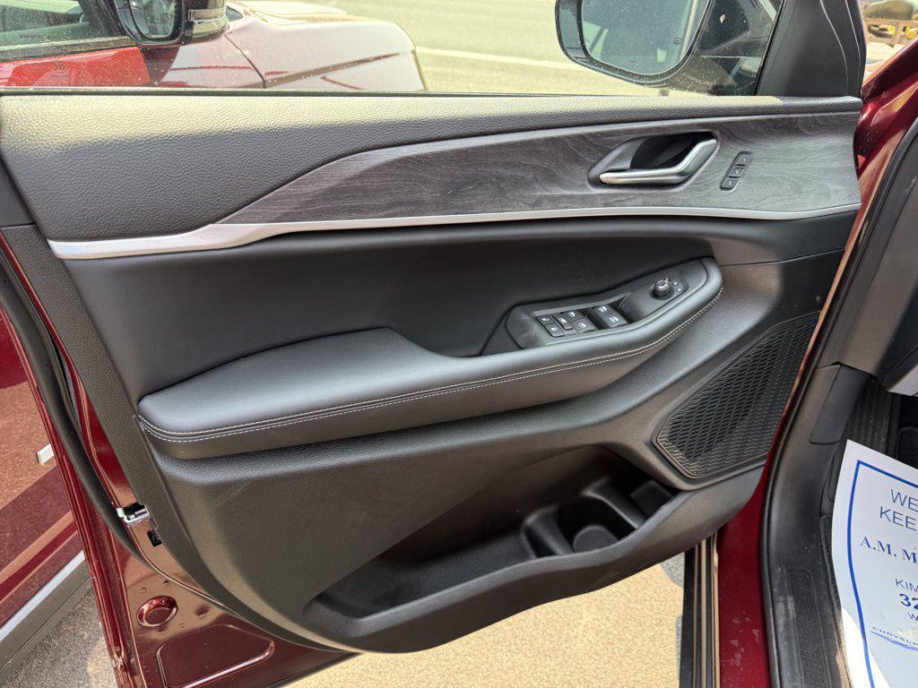 new 2025 Jeep Grand Cherokee car, priced at $42,388