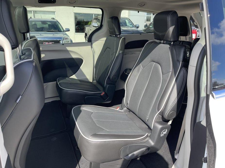 new 2024 Chrysler Pacifica car, priced at $53,127