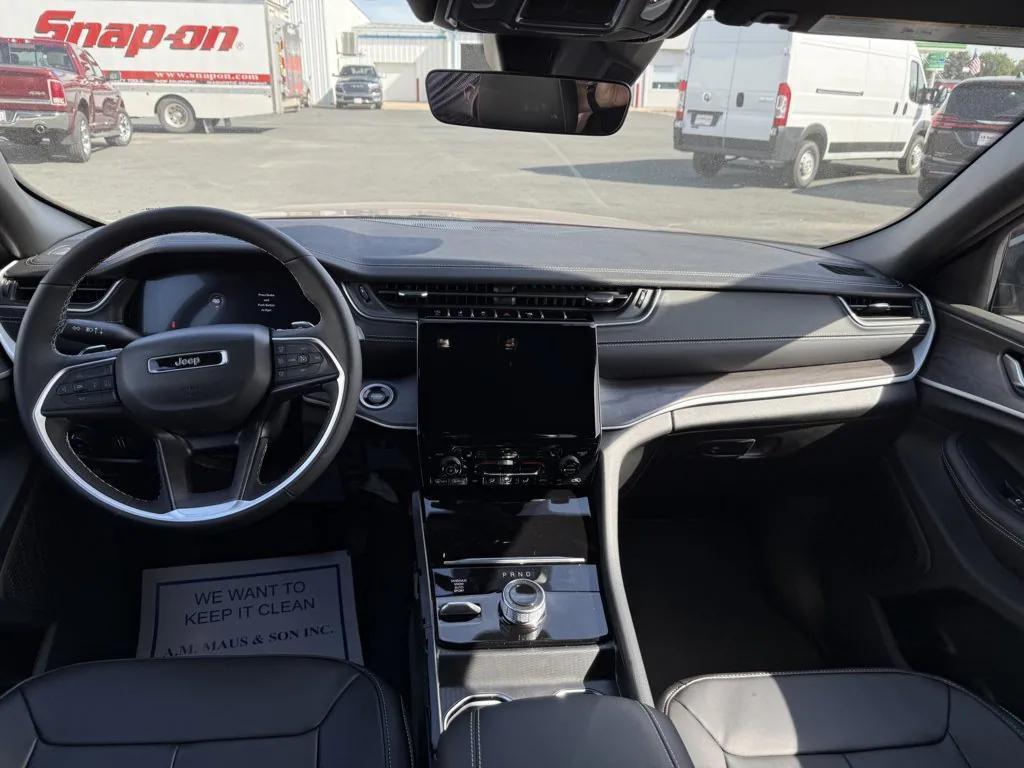 new 2025 Jeep Grand Cherokee car, priced at $44,013