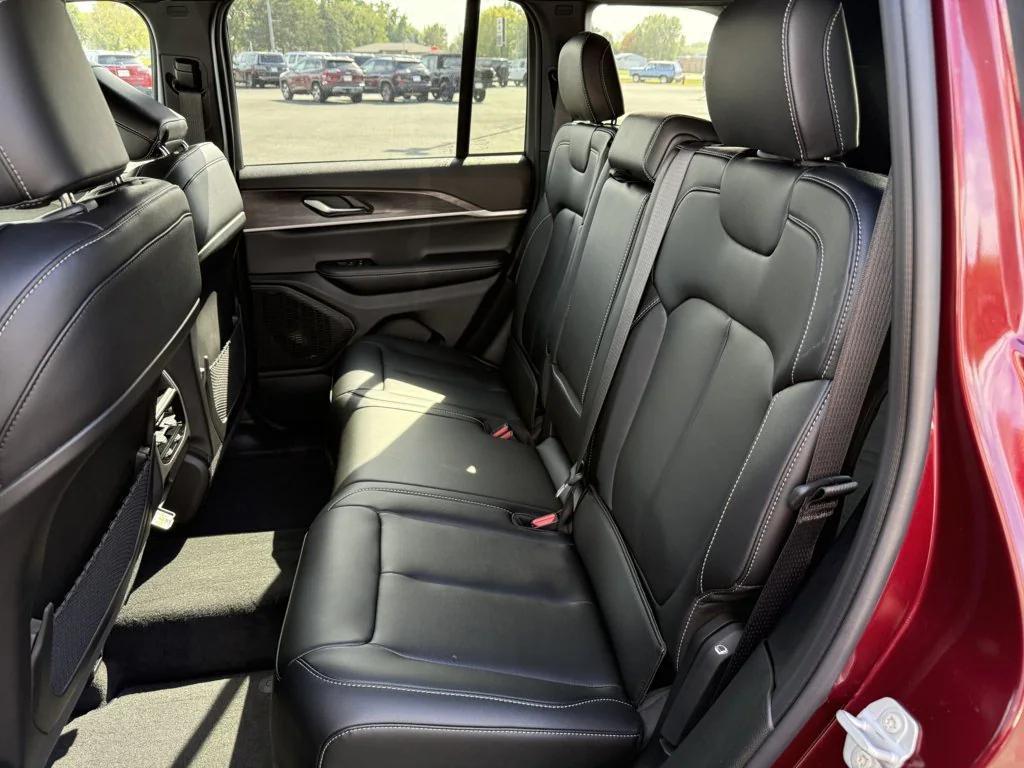 new 2025 Jeep Grand Cherokee car, priced at $44,013