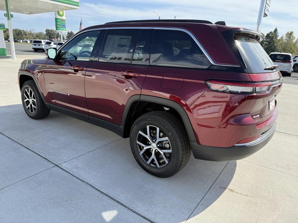 new 2025 Jeep Grand Cherokee car, priced at $44,013