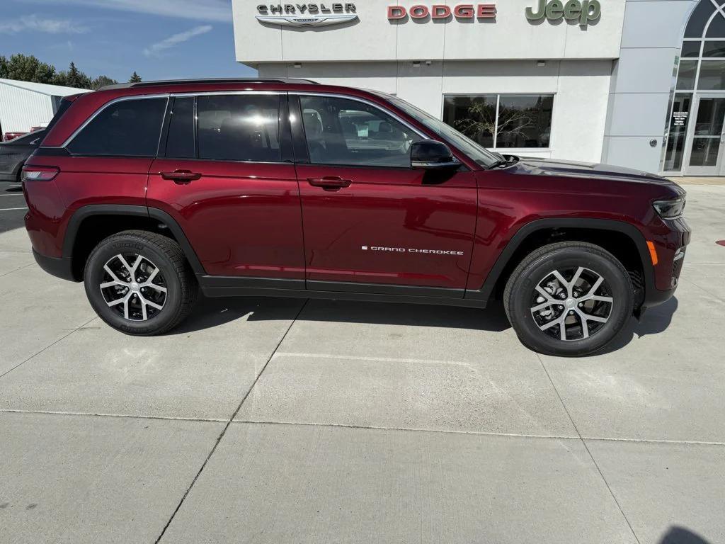 new 2025 Jeep Grand Cherokee car, priced at $44,013