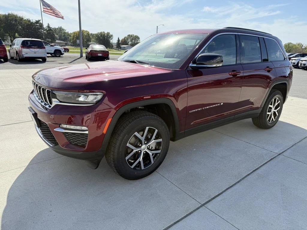 new 2025 Jeep Grand Cherokee car, priced at $44,013