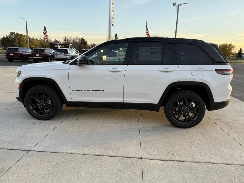 new 2025 Jeep Grand Cherokee car, priced at $49,092