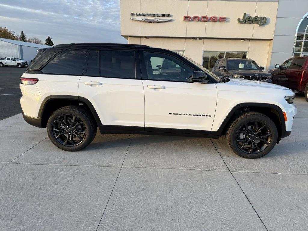 new 2025 Jeep Grand Cherokee car, priced at $49,092