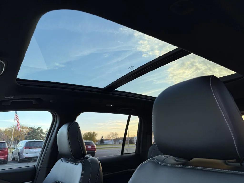 new 2025 Jeep Grand Cherokee car, priced at $49,092