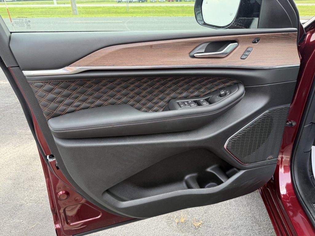 new 2025 Jeep Grand Cherokee car, priced at $56,375