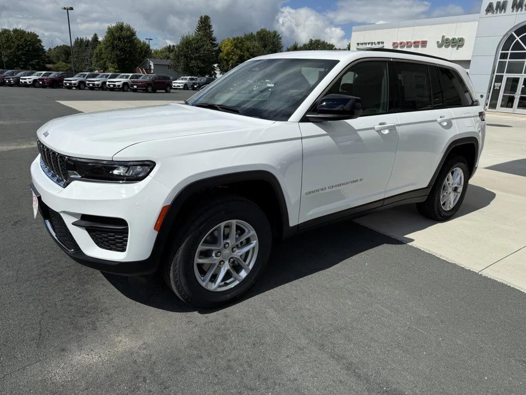 new 2025 Jeep Grand Cherokee car, priced at $40,016